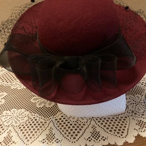 VINTAGE WOMEN'S FELTED WOOL HAT W/BLACK FACE NET, ORGANDY BOW - Picture 3 of 11